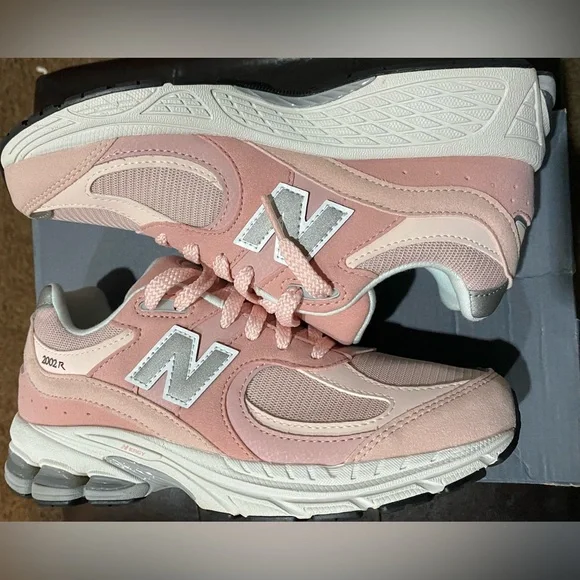 New Balance Quartz Pink Sneakers (New Balance 2002R) 6Y/7.5 Women's - Picture 6 of 9